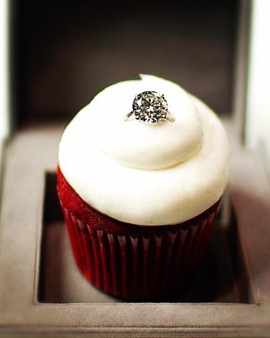 Ingin Melamar Kekasih? Masukkan Cincin ke Makanan Favoritnya! 