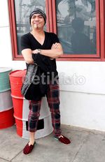 Indra Birowo Bergaya Bak Anak Muda