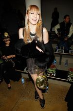 Gaya CL 2NE1 di Fashion Show Jeremy Scott
