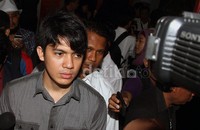 Mantan kekasih Acha Septriasa itu ditemui di Kantor Gerindra, Jakarta Selatan, Kamis (14/2/2013).