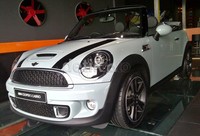 Showroom MINI yang pertama di Indonesia ini merupakan showroom yang bertarap Internasional dan kental dengan konsep british serta konsep urban masyarakat Jakarta saat ini.