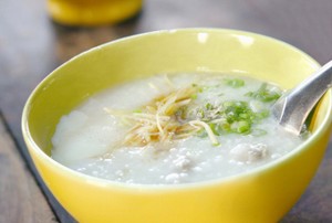 Untung Rugi Makan Bubur untuk Sarapan di Mata Dokter