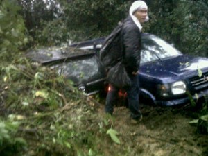 Tiga Mobil Tertimpa Tanah Longsor di Karo Sumut