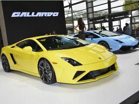 Lamborghini Siapkan Lawan Ferrari F12berlinetta