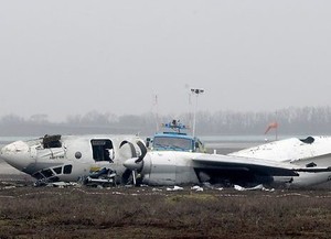Pesawat Ukraina Hancur Saat Mendarat dalam Kabut Tebal
