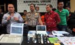 Polisi Tangkap Komplotan Penipu Via Internet