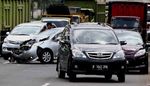 Aksi Kebut 2 Sedan Berakhir Tabrakan