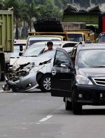 Aksi Kebut 2 Sedan Berakhir Tabrakan