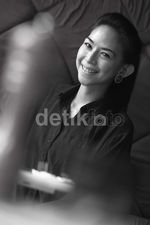 Hitam-Putih Gesata Stella