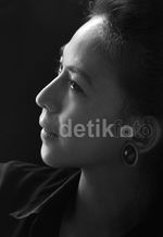 Hitam-Putih Gesata Stella