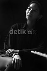 Hitam-Putih Gesata Stella