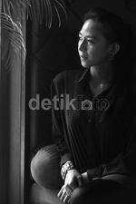 Hitam-Putih Gesata Stella