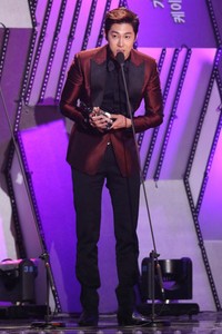 Yunho 'TVXQ' hadir tanpa Changmin. Republic of Korea Out Japan Out AFP Photo/StarNews.