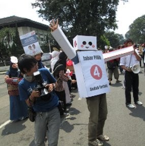 Pendukung Heryawan-Demiz Gelar Aksi Simpatik