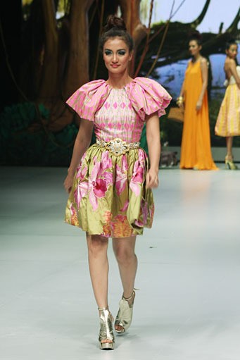 Jakarta, Indonesia - 14 Februari 2013. Ivan Gunawan Tenun Mandar. Indonesia Fashion Week 2013 at Jakarta Convention Center. Jakarta. [Foto: Mohammad Abduh/Wolipop]