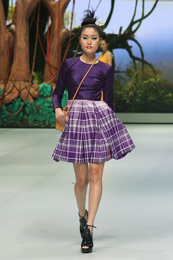 Jakarta, Indonesia - 14 Februari 2013. Ivan Gunawan Tenun Mandar. Indonesia Fashion Week 2013 at Jakarta Convention Center. Jakarta. [Foto: Mohammad Abduh/Wolipop]