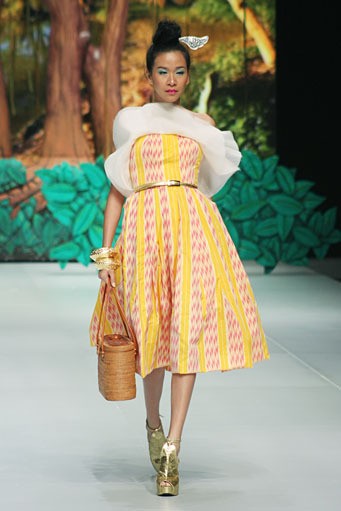 Jakarta, Indonesia - 14 Februari 2013. Ivan Gunawan Tenun Mandar. Indonesia Fashion Week 2013 at Jakarta Convention Center. Jakarta. [Foto: Mohammad Abduh/Wolipop]