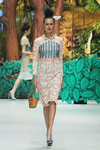 Jakarta, Indonesia - 14 Februari 2013. Ivan Gunawan Tenun Mandar. Indonesia Fashion Week 2013 at Jakarta Convention Center. Jakarta. [Foto: Mohammad Abduh/Wolipop]