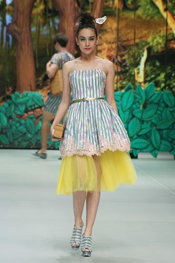 Jakarta, Indonesia - 14 Februari 2013. Ivan Gunawan Tenun Mandar. Indonesia Fashion Week 2013 at Jakarta Convention Center. Jakarta. [Foto: Mohammad Abduh/Wolipop]