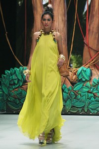 Jakarta, Indonesia - 14 Februari 2013. Ivan Gunawan Tenun Mandar. Indonesia Fashion Week 2013 at Jakarta Convention Center. Jakarta. [Foto: Mohammad Abduh/Wolipop]