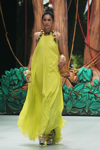 Jakarta, Indonesia - 14 Februari 2013. Ivan Gunawan Tenun Mandar. Indonesia Fashion Week 2013 at Jakarta Convention Center. Jakarta. [Foto: Mohammad Abduh/Wolipop]