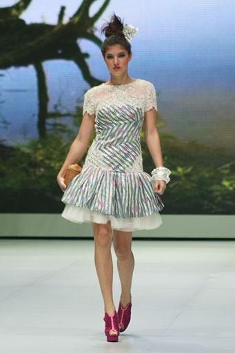 Jakarta, Indonesia - 14 Februari 2013. Ivan Gunawan Tenun Mandar. Indonesia Fashion Week 2013 at Jakarta Convention Center. Jakarta. [Foto: Mohammad Abduh/Wolipop]