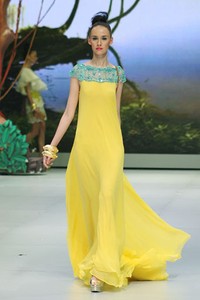 Jakarta, Indonesia - 14 Februari 2013. Ivan Gunawan Tenun Mandar. Indonesia Fashion Week 2013 at Jakarta Convention Center. Jakarta. [Foto: Mohammad Abduh/Wolipop]