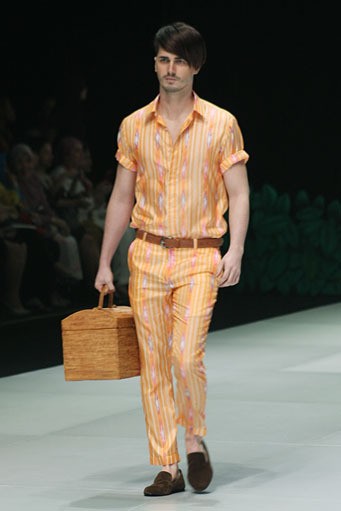 Jakarta, Indonesia - 14 Februari 2013. Ivan Gunawan Tenun Mandar. Indonesia Fashion Week 2013 at Jakarta Convention Center. Jakarta. [Foto: Mohammad Abduh/Wolipop]