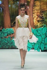 Jakarta, Indonesia - 14 Februari 2013. Ivan Gunawan Tenun Mandar. Indonesia Fashion Week 2013 at Jakarta Convention Center. Jakarta. [Foto: Mohammad Abduh/Wolipop]