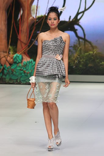 Jakarta, Indonesia - 14 Februari 2013. Ivan Gunawan Tenun Mandar. Indonesia Fashion Week 2013 at Jakarta Convention Center. Jakarta. [Foto: Mohammad Abduh/Wolipop]