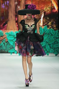 Jakarta, Indonesia - 14 Februari 2013. Ivan Gunawan Tenun Mandar. Indonesia Fashion Week 2013 at Jakarta Convention Center. Jakarta. [Foto: Mohammad Abduh/Wolipop]