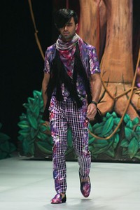 Jakarta, Indonesia - 14 Februari 2013. Ivan Gunawan Tenun Mandar. Indonesia Fashion Week 2013 at Jakarta Convention Center. Jakarta. [Foto: Mohammad Abduh/Wolipop]