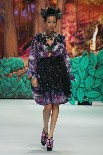 Jakarta, Indonesia - 14 Februari 2013. Ivan Gunawan Tenun Mandar. Indonesia Fashion Week 2013 at Jakarta Convention Center. Jakarta. [Foto: Mohammad Abduh/Wolipop]