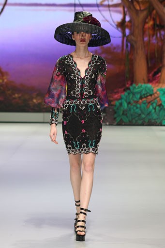 Jakarta, Indonesia - 14 Februari 2013. Ivan Gunawan Tenun Mandar. Indonesia Fashion Week 2013 at Jakarta Convention Center. Jakarta. [Foto: Mohammad Abduh/Wolipop]