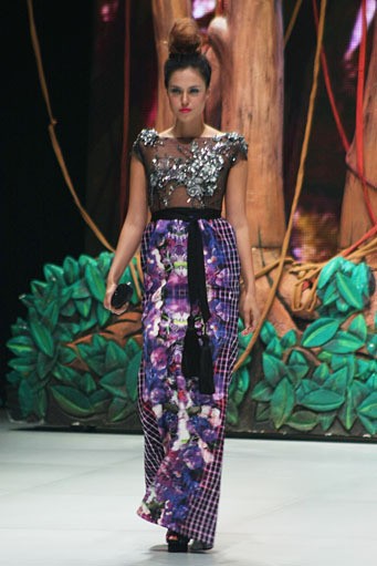 Jakarta, Indonesia - 14 Februari 2013. Ivan Gunawan Tenun Mandar. Indonesia Fashion Week 2013 at Jakarta Convention Center. Jakarta. [Foto: Mohammad Abduh/Wolipop]