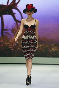 Jakarta, Indonesia - 14 Februari 2013. Ivan Gunawan Tenun Mandar. Indonesia Fashion Week 2013 at Jakarta Convention Center. Jakarta. [Foto: Mohammad Abduh/Wolipop]