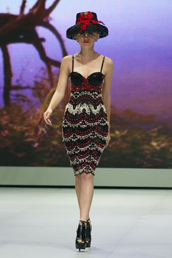 Jakarta, Indonesia - 14 Februari 2013. Ivan Gunawan Tenun Mandar. Indonesia Fashion Week 2013 at Jakarta Convention Center. Jakarta. [Foto: Mohammad Abduh/Wolipop]