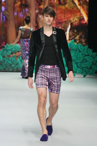 Jakarta, Indonesia - 14 Februari 2013. Ivan Gunawan Tenun Mandar. Indonesia Fashion Week 2013 at Jakarta Convention Center. Jakarta. [Foto: Mohammad Abduh/Wolipop]