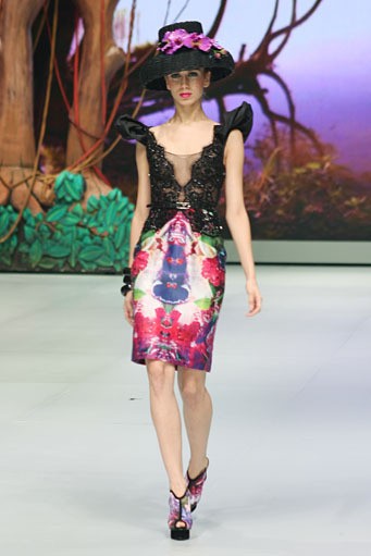 Jakarta, Indonesia - 14 Februari 2013. Ivan Gunawan Tenun Mandar. Indonesia Fashion Week 2013 at Jakarta Convention Center. Jakarta. [Foto: Mohammad Abduh/Wolipop]