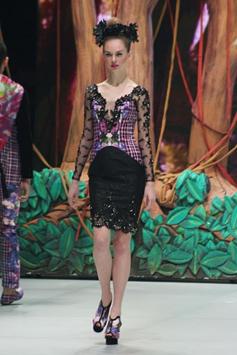 Jakarta, Indonesia - 14 Februari 2013. Ivan Gunawan Tenun Mandar. Indonesia Fashion Week 2013 at Jakarta Convention Center. Jakarta. [Foto: Mohammad Abduh/Wolipop]