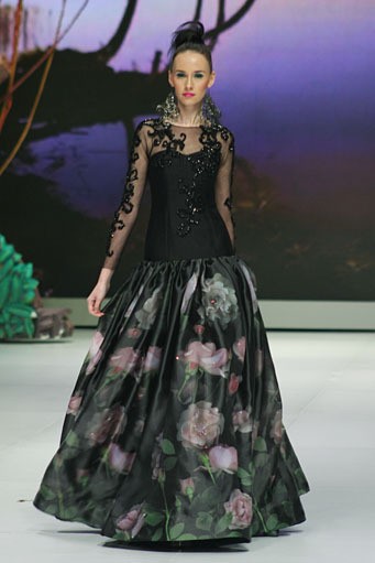 Jakarta, Indonesia - 14 Februari 2013. Ivan Gunawan Tenun Mandar. Indonesia Fashion Week 2013 at Jakarta Convention Center. Jakarta. [Foto: Mohammad Abduh/Wolipop]