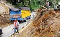 Kendaraan sudah bisa melintasi jalan tersebut.