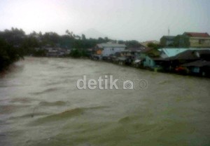 10 Orang Tewas dalam Banjir & Longsor di Manado