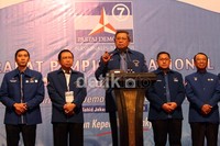 SBY memberi keterangan pers. Rapimnas tersebut terkait isu terakhir mengenai partai.