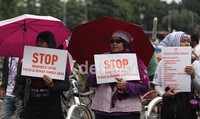 Aktivis menuntut kepada DPR untuk segera membahas dan menyelesaikan RUU Perlindungan Pekerja Rumah Tangga.