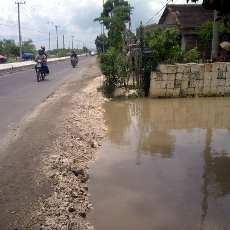 Jalan Poros Bojonegoro-Cepu Terancam