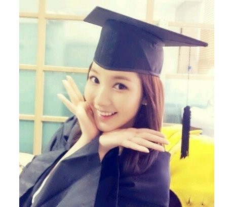 9 Tahun Kuliah S1, Park Min Young Dapat Penghargaan dari Kampus