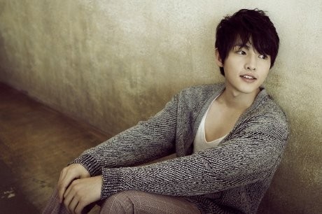 Song Joong Ki Hadiahkan Mobil Mewah untuk Manajer