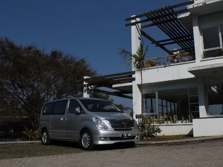 Menikmati MPV Hyundai H-1