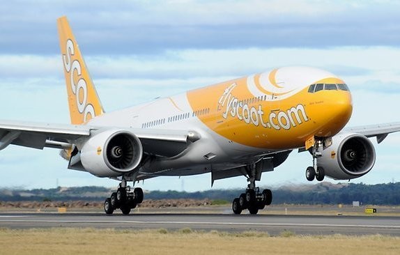Ciuman Terlama di Pesawat Scoot Dapat Tiket Gratis!